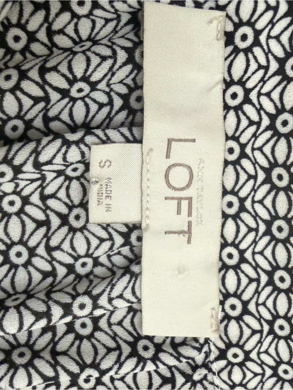 LOFT Black & White Printed Split V-Neck Blouse - Picture 7 of 7